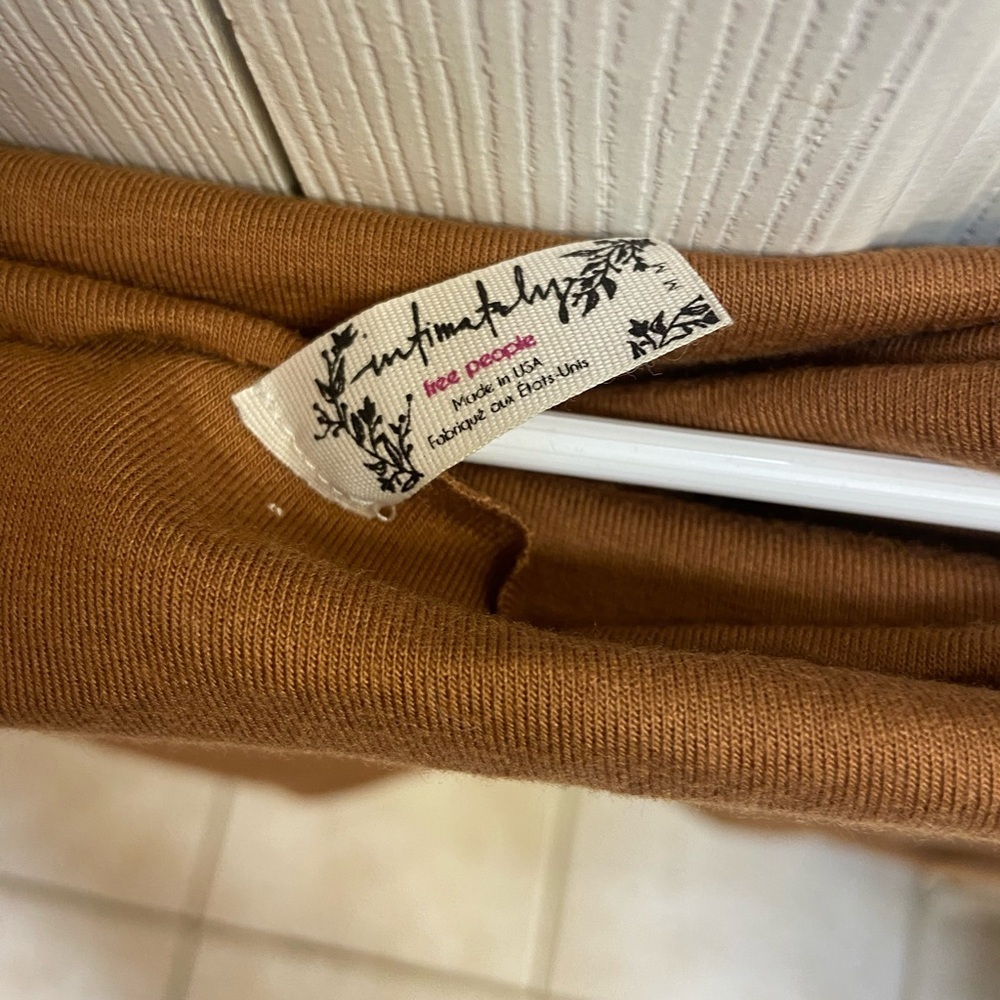 Free People Two top bundle 
Vibrant Orange Long Sleeve Top and a Brown one - Picture 4 of 4